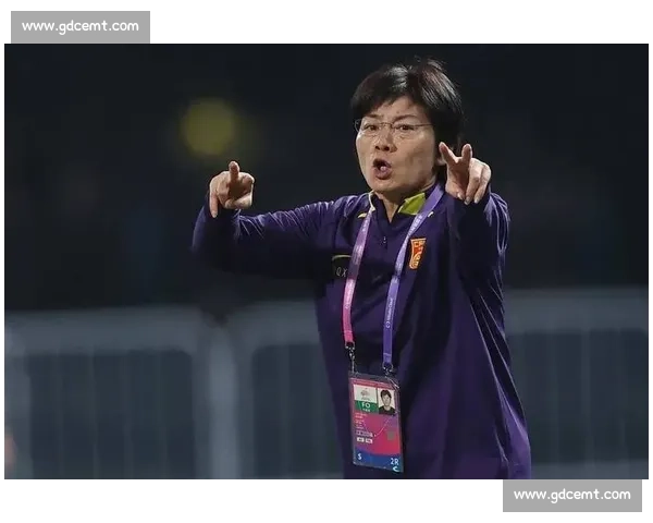 水庆霞助阵苏超，盐城阜宁球迷点燃主场激情